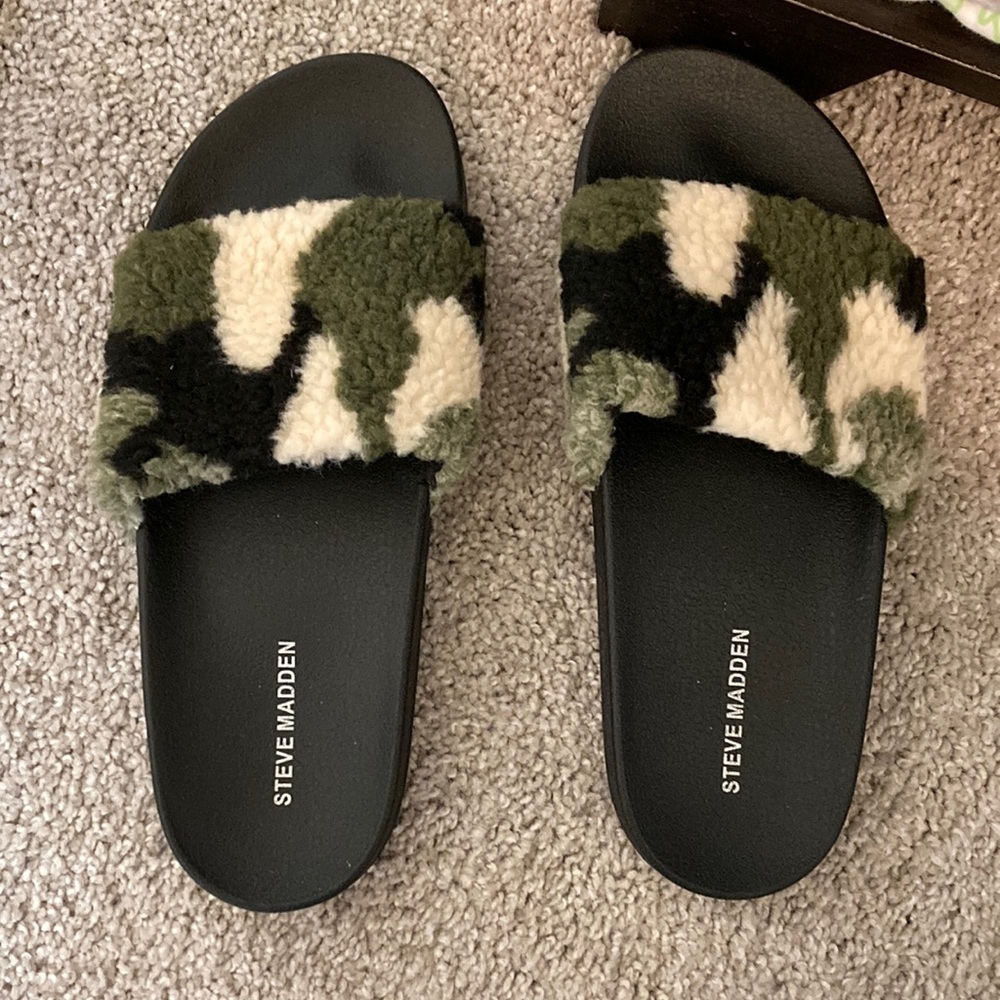 Cute camo Steve Madden slides